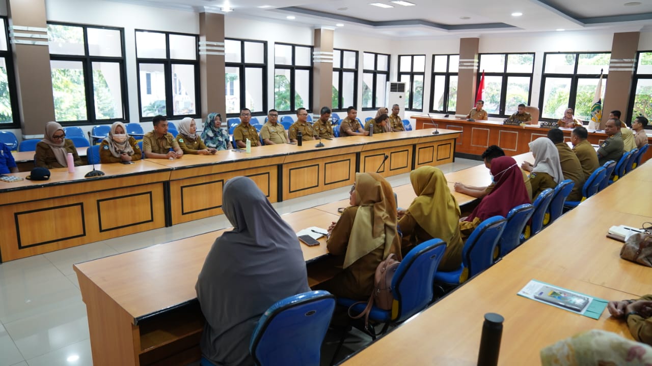 Wali Kota Palu, H. Hadianto Rasyid, Abidin saat membuka kegiatan kursus Bahasa Asing bagi ASN Pemkot Palu.