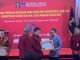 Kakanwil Kemenkumham Sulteng Hermansyah Siregar saat menerima penghargaan dari Itjen Kemenkumham RI atas Dukungan terhadap E-Mawas