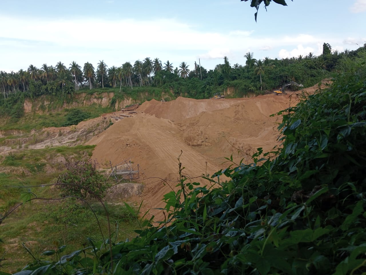 KERUSAKAN LINGKUNGAN: Area lokasi tambang emas ilegal di Desa Air Panas