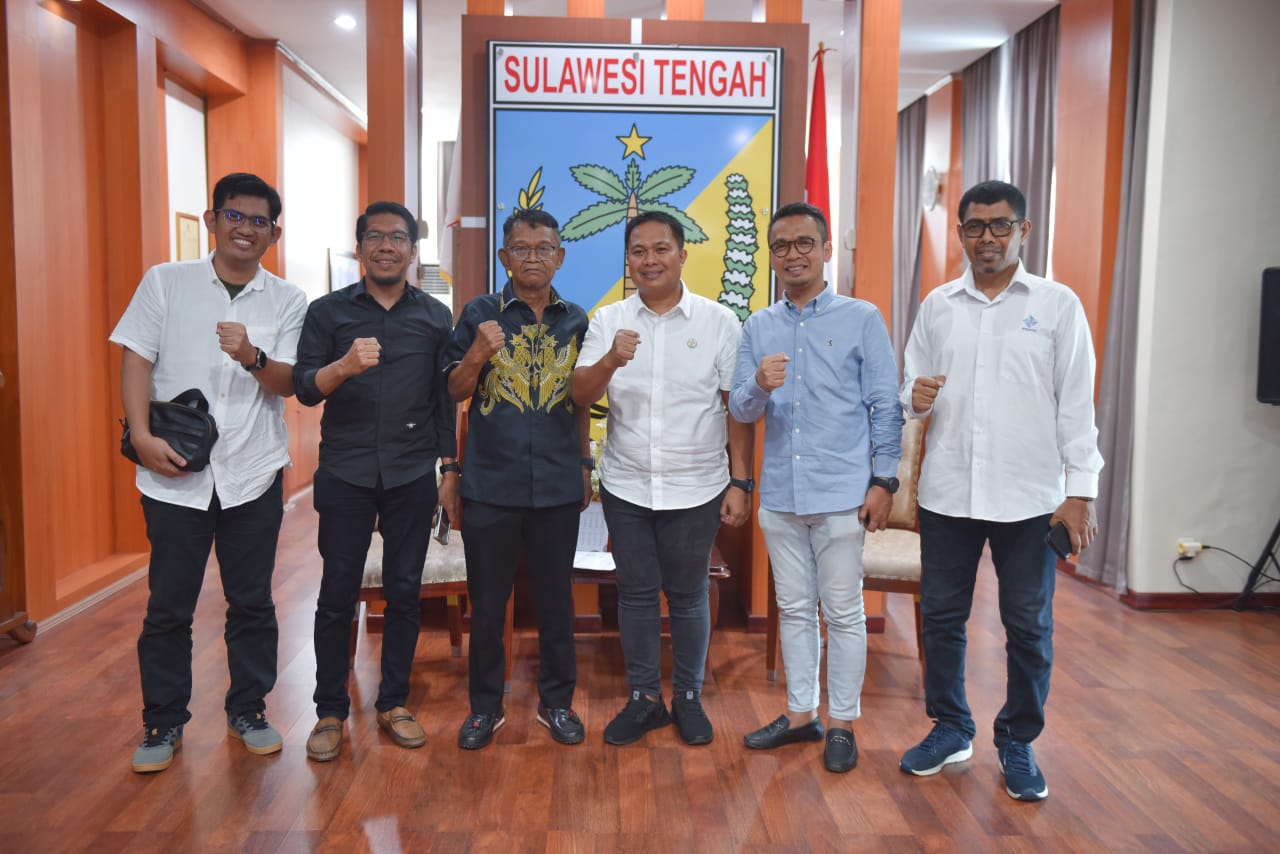 FOTO BERSAMA: Gubernur Sulteng H. Rusdy Mastura bersama pengurus DPP Inkindo.