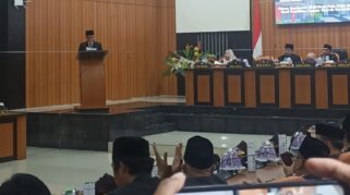 Walikota Palu, Hadianto Rasyid saat berpidato di sidang Paripurna dikantor DPRD KOta Palu. (5/3