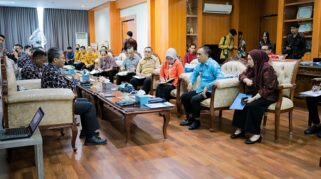 Gubernur Sulteng, Anwar Hafid didampingi Wakil Gubernur Sulteng, Reny Lamadjido, Sekdaprov Sulteng, Novalina rapat bersama BPKP Sulteng