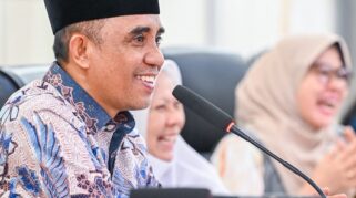 Gubernur Sulawesi Tengah (Sulteng) Anwar Hafid menegaskan kembali komitmennya untuk segera merilis program Berani Cerdas dan Berani Sehat. Program pendidikan dan kesehatan gratis ini dicanangkan semata untuk memenuhi hak hidup rakyat Sulawesi Tengah.