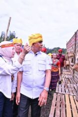 Gubernur Sulawesi Tengah Anwar Hafid memperkuat Danau Lindu dengan peresmian listrik, dermaga, dan pembukaan Festival Danau Lindu 2025. Langkah strategis untuk kemajuan infrastruktur dan pelestarian budaya lokal di kawasan konservasi.