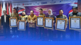 SMSI sukses gelar Konvensi Nasional 2025 di Jakarta bertema Sinergi Media Siber & Supremasi Hukum. Dihadiri pejabat Polri & Kejaksaan, acara juga berikan Anugerah Sahabat Pers & Pin Emas kepada tokoh nasional.