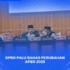 PARIPURNA- Ketua DPRD Kota Palu, Rico. A. Djanggola, didampingi wakil ketua DPRD I Muhlis. U Aca, dan Asisten I Pemkot Palu Usman. SH, memimpin rapat Paripurna
