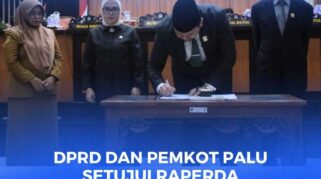 Ketua DPRD Kota Palu Rico. A. Djanggola menadatangani berita acara persetujuan bersama tiga buah Raperda, pasa rapat paripurna