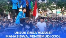 Suasana Unjuk Rasa Mahasiswa, Pengemudi Ojol dan Masyarakat didepan Kantor DPRD Sulteng berlangsung damai.
