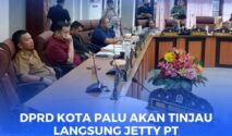 Ketua DPRD Kota Palu, didampingi Rahmad Mustafa dan Abdurahim Nasar mendengarkan tuntutan para nelayan