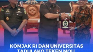 Penandatanganan MoU dan PKS antara Ketua Komjak RI dan Rektor Untad didampingi Kepala Kejati Sulteng, para PJU Kejati Sulteng dan Jajaran Pejabat Untad