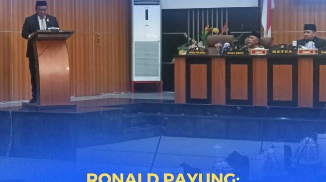 Ketua Pansus Ronald Payung, saat menyampaikan laporan terkait dua buah Raperda DPRD Kota Palu