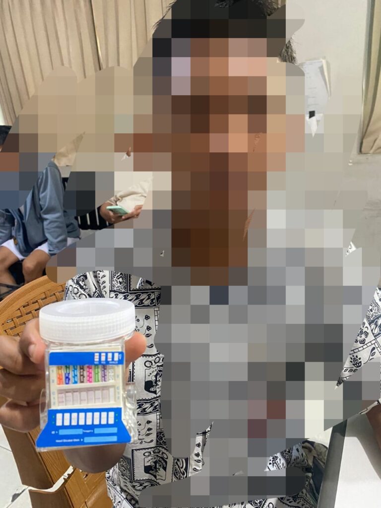 Siswa SMA 1 Palu berinisal A yang diduga kedapatan membawa narkoba.