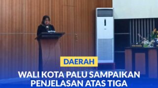 Asisten I, Eka Kumalasari, mewakili walikota pada rapat paripurna penjelasan wali kota atas 3 buah Raperda Kota Palu, di ruang rapat utama gedung DPRD Kota Palu