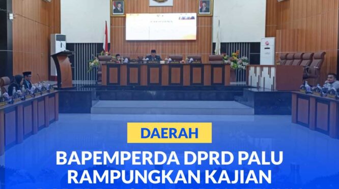 Ketua DPRD Kota Palu Rico AT Djanggola, didampingi staf ahli Walikota Usman. SH, memimpin rapat paripurna di ruang sidang utama gedung DPRD Kota Palu