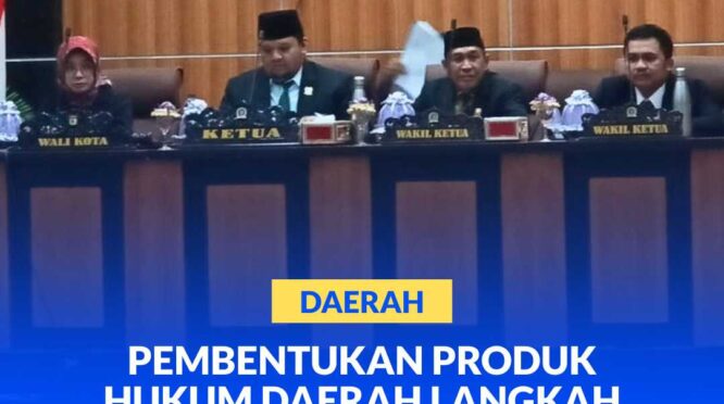Ketua DPRD Kota Palu, Rico AT. Djanggola didampingi Wakil Kerua I dan II, serta Asisten III Pemkot Palu Eka Komalasari, memimpin rapat paripurna penjelasan walikota terhadap Raperda Kota Palu tentang APBD 2026, Sabtu (29/11) di ruang rapat utama Gedung DPRD Palu.