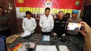 Kasat Narkoba Polresta Palu, Kompol Usman, memberi keterangan pers saat presrilis di Mapolresta Palu
