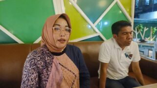 Ketua Kadin Parimo Faradiba Zaenong, didampingi Bakal Calon Ketua Kadin Sulteng, Gufran Ahmad saat konfrensi Pers bersama awak media