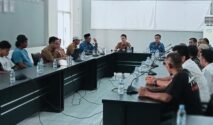 Pertemuan masyarakat Desa Oyom dengan Dinas ESDM Provinsi Sulteng.