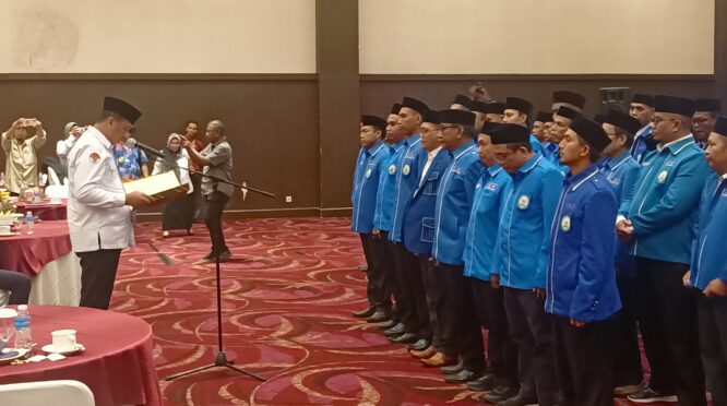 Dilantik- Kakanwil Kemenag Sulteng Junaidi melantik ketua dan pengurus APRI Sukteng, masa bakti 2025-2030