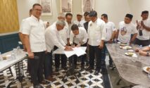 Gufran Ahmad menandatangani surat pernyataan dari Panitia SC Kadin Sulteng yang menyatakan berkasnya lengka dan memenuhi syarat.
