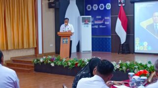 Kakanwil Kemenkum Sulteng, Rakhmat Ranaldy membuka sosialisasi pemberdayaan KI di bidang indikasi geografis dan merek kolektif koperasi merah putih bertajuk “Koperasi Merah Putih Jaga Indikasi Geografis: dari Desa untuk Dunia” di Aula Garuda, Kanwil Kemenkum Sulteng. (Foto: Salam Laabu)