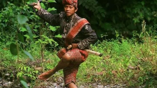 Smiet Lalove, Seniman dan Pemerhati Budaya Kaili