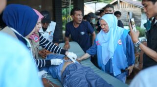 Wakil Gubernur Sulawesi Tengah dr. Reny A. Lamadjido langsung turun ke sejumlah lokasi terdampak setelah gempa berkekuatan magnitudo 6,7 mengguncang Palu, Sigi