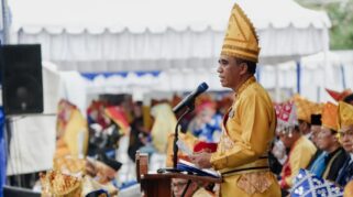 Moment Gubernur Anwar Hafid berpidato untuk mengajak seluruh masyarakat memperkuat persatuan dan bersama-sama mengatasi persoalan kemiskinan