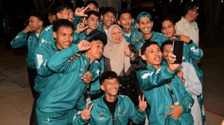 Wakil Gubernur Sulawesi Tengah dr. Reny A. Lamadjido menutup rangkaian Pekan Olahraga dan Riset Perguruan Tinggi Keagamaan Islam Negeri (POROS INTIM) IV 2026 di Kota Palu
