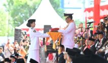 Gubernur Sulawesi Tengah Anwar Hafid bertindak sebagai Inspektur Upacara.