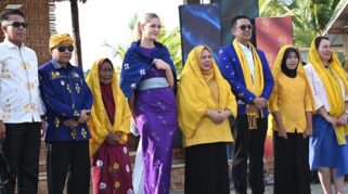 Wakil Gubernur Sulawesi Tengah dr. Reny A. Lamadjido saat membuka Buya Subi Festival 2026 di Pantai Towale, Kecamatan Banawa Tengah, Donggala, Selasa (7/7/2026)
