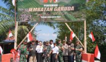 Danrem 132/Tadulako Brigjen TNI Suntara Wisnu Budi Hidayanta, S.H., M.Sc., Psc., meresmikan Jembatan Garuda Desa Bahagia, Kecamatan Palolo, Kabupaten Sigi, Jumat (21/8/2026).