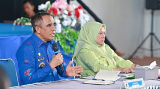Gubernur Sulawesi Tengah, Dr. H. Anwar Hafid, M.Si., didampingi Wakil Gubernur dr. Reny A. Lamadjido, Sp.PK., M.Kes., memimpin Rapat Koordinasi Program Prioritas Pemerintah Provinsi Sulawesi Tengah