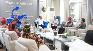 Gubernur Sulteng, Anwar Hafid saat menerima audiensi Aliansi Penjaga Danau Poso