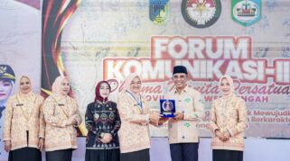 Gubernur, Anwar Hafid saat membuka Forkom III DWP se-Sulawesi Tengah Tahun 2026 di GOR Peapua Abdurrabie, Desa Bente, Kecamatan Bungku Tengah, Kabupaten Morowali, Kamis (8/10/2026)