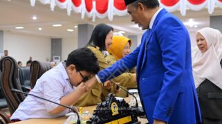 Gubernur Sulteng, Anwar Hafid dan Wakil Gubernur Sulteng, dr. Reny A Lamadjido.