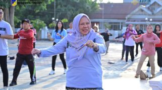 Wakil Gubernur Sulteng, Reny A Lamadjido. Berani Sehat, Berani Bugar.